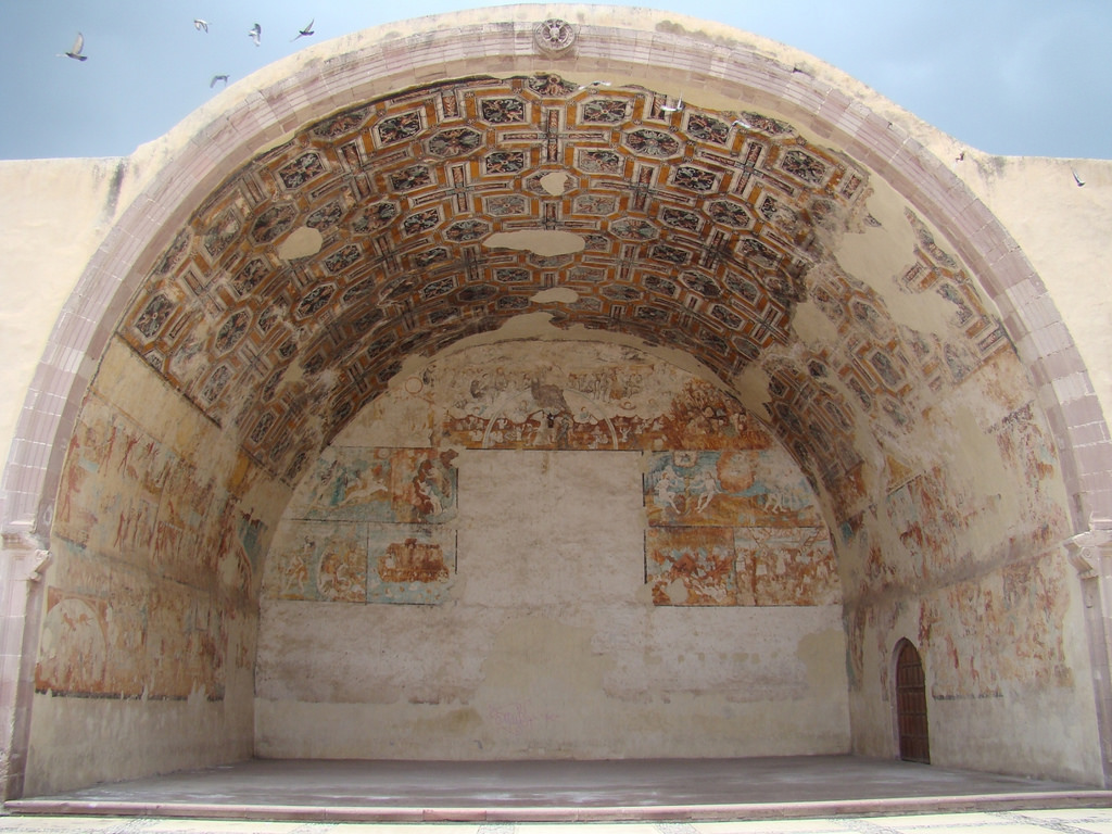 Mural titulado: “El triunfo de la fe y el rechazo de la idolatría” en la capilla abierta de Actopan